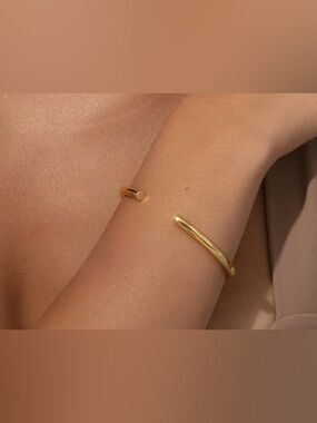 NEW Uncommon James Gold Simple Bracelet